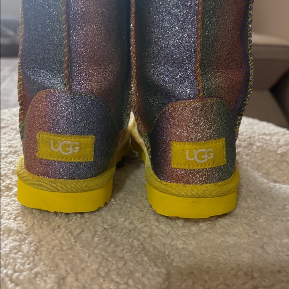 Used 1 week KIDS GLITTER UGGS CLASSIC II BOOTS SIZE 1 big kid RARE - Picture 4 of 12